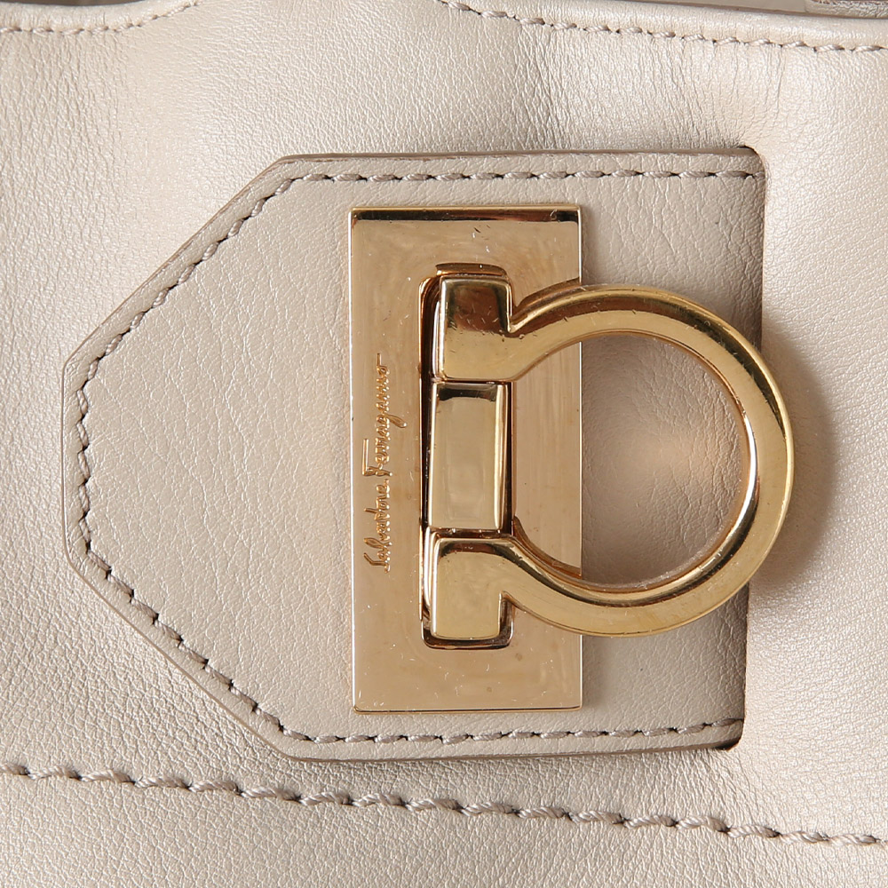 FERRAGAMO(USED)페레가모 간치니 버클 체인 토트백